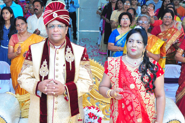 Bro Andrew Richard & Sis Hanna Celebrated their 25th Silver Jubilee Wedding anniversary with great grandeur at the Prayer Center in Mangalore here on May 04th, 2018 amidst a large number of devotees.